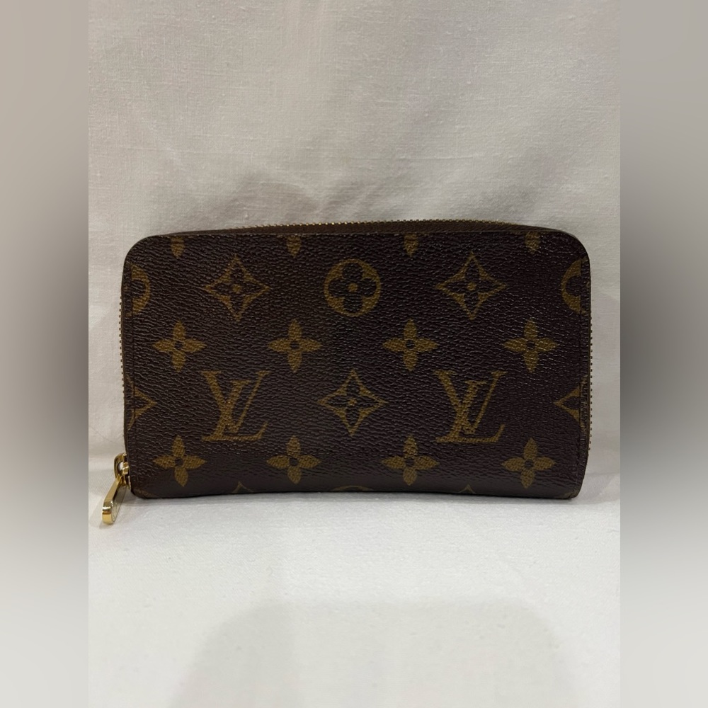 Authentic Louis Vuitton Compact Monogram Zippy Wallet